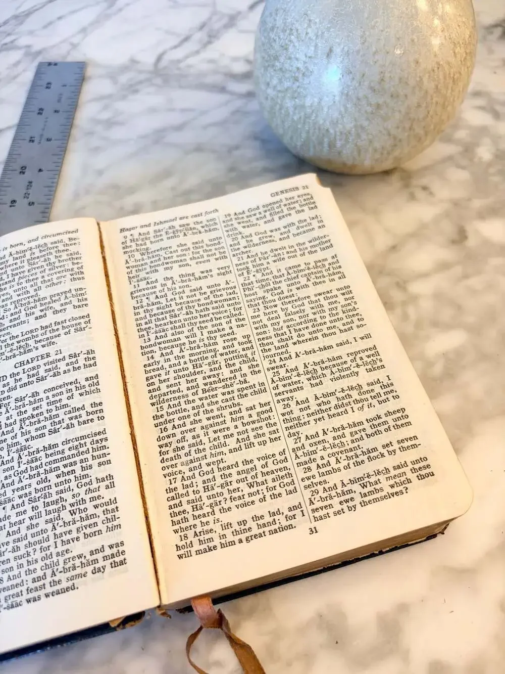 Oxford Self-Pronouncing Holy Bible, Authorized King James Version, Brevier